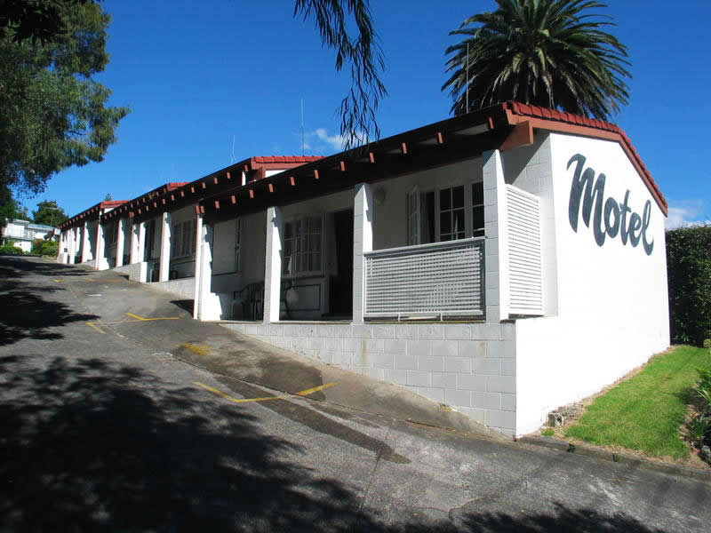 Entrance to Browns Bay Olive Tree Motel & Apartments